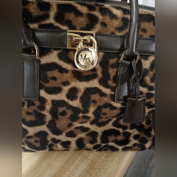 Michael Kors GORGEOUS Leopard Hamilton Tote - Picture 4 of 10